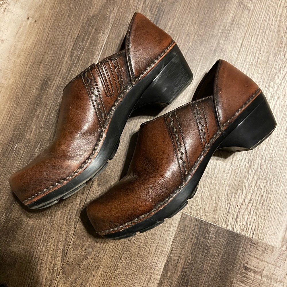 Dansko brown leather shoes clogs